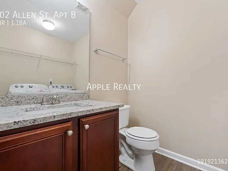202 Allen St #B — Photo 13