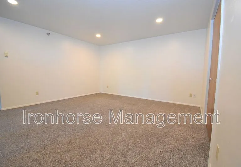 813 W Villard St #71 — Photo 2