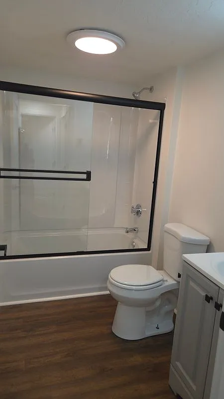 2 bed, 1.0 bath, 649 sqft, $1,800 — Photo 3
