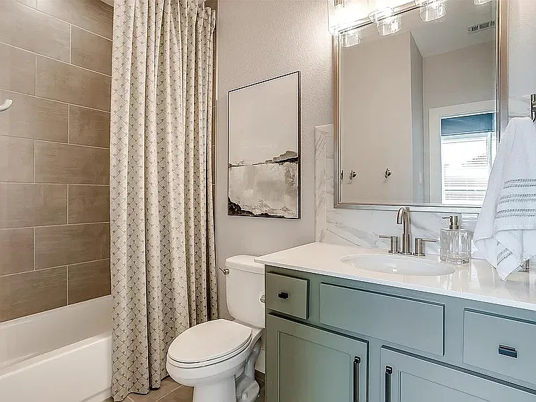 3 bed, 3.5 bath, 1938 sqft, $3,100 — Photo 4