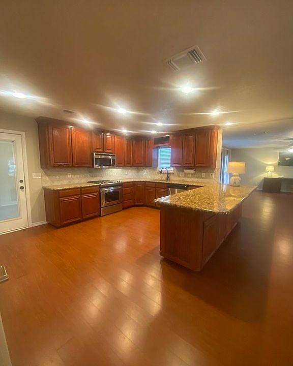 1st image of 4200 Shorewood Dr