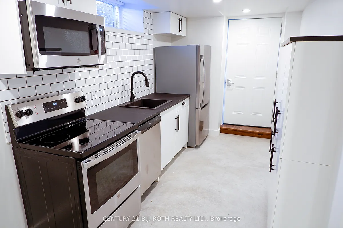 Building Photo - 1370 Killarney Beach Rd #207