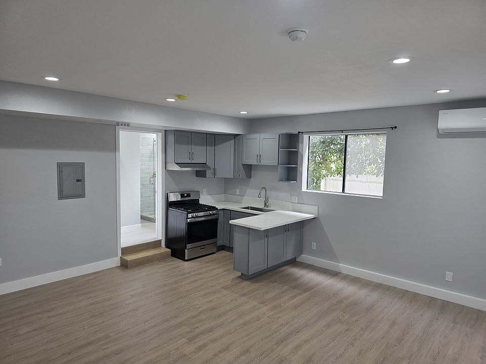 1st image of 1129 W 23rd St #1129