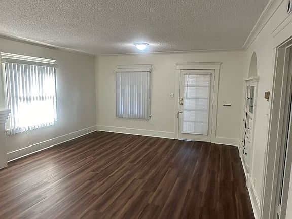 2nd image of 292-298 N Gaviota Ave #292