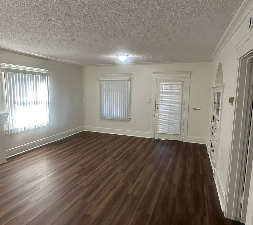 1st image of 292-298 N Gaviota Ave #292