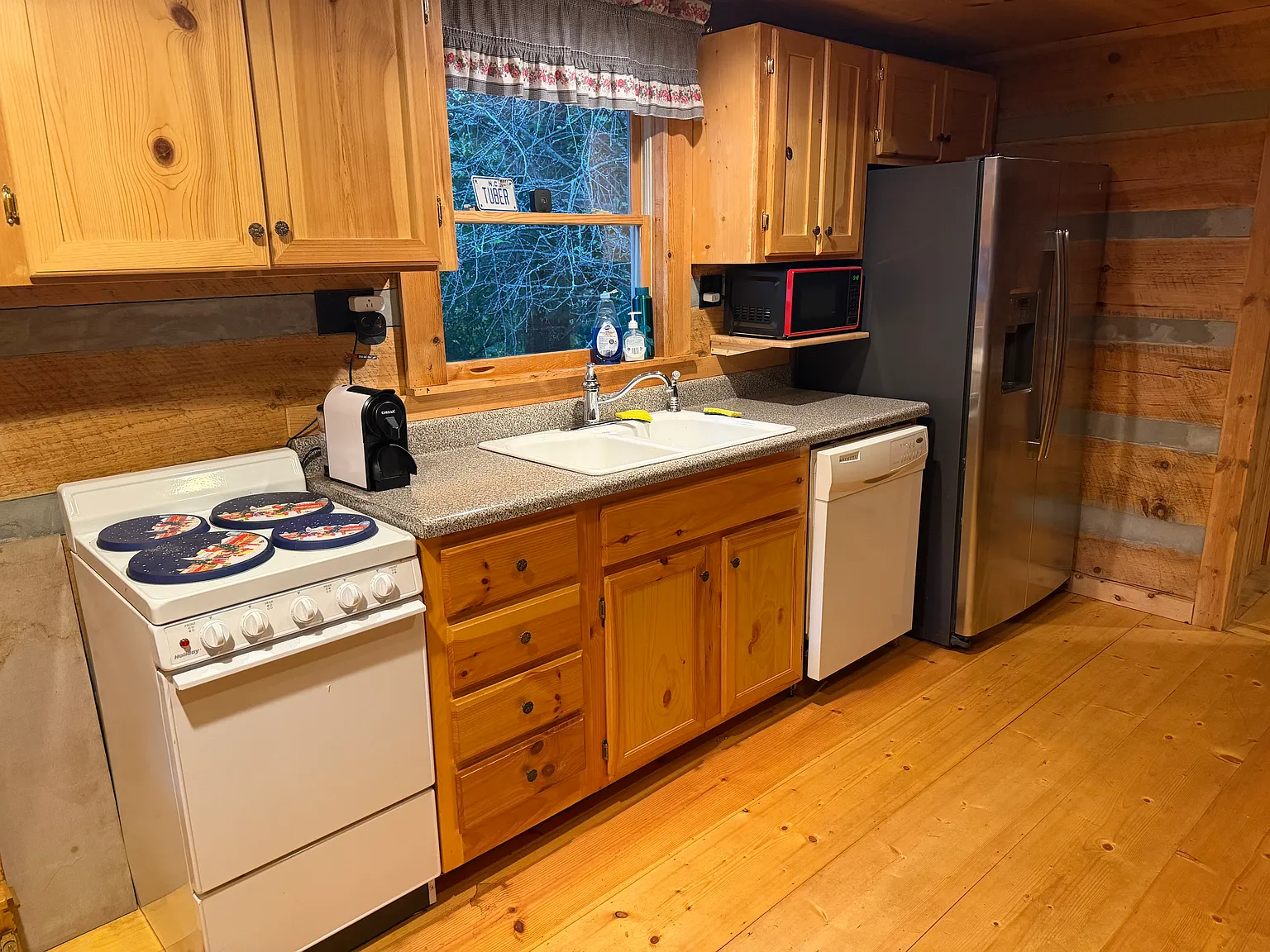 1 bed, 700 sqft, $1,900 — Photo 3
