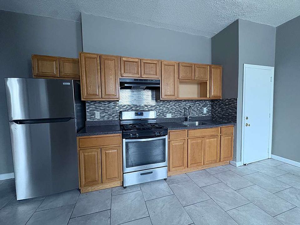 1st image of 162 Bassett St #4