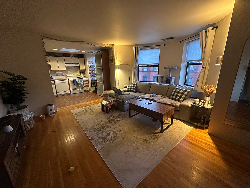 1st image of 108 Gainsborough St #403