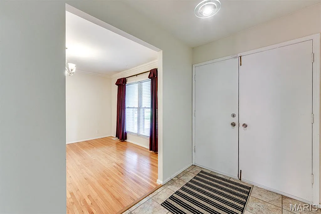 3 bed, 3.0 bath, 2336 sqft, $2,600 — Photo 3