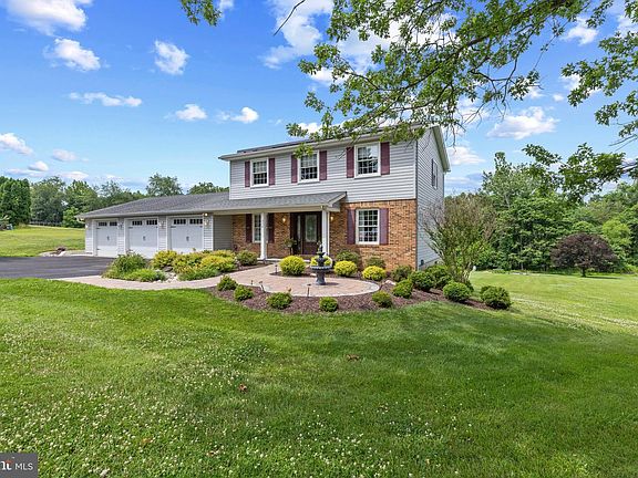 2nd image of 330 Kingston Cir