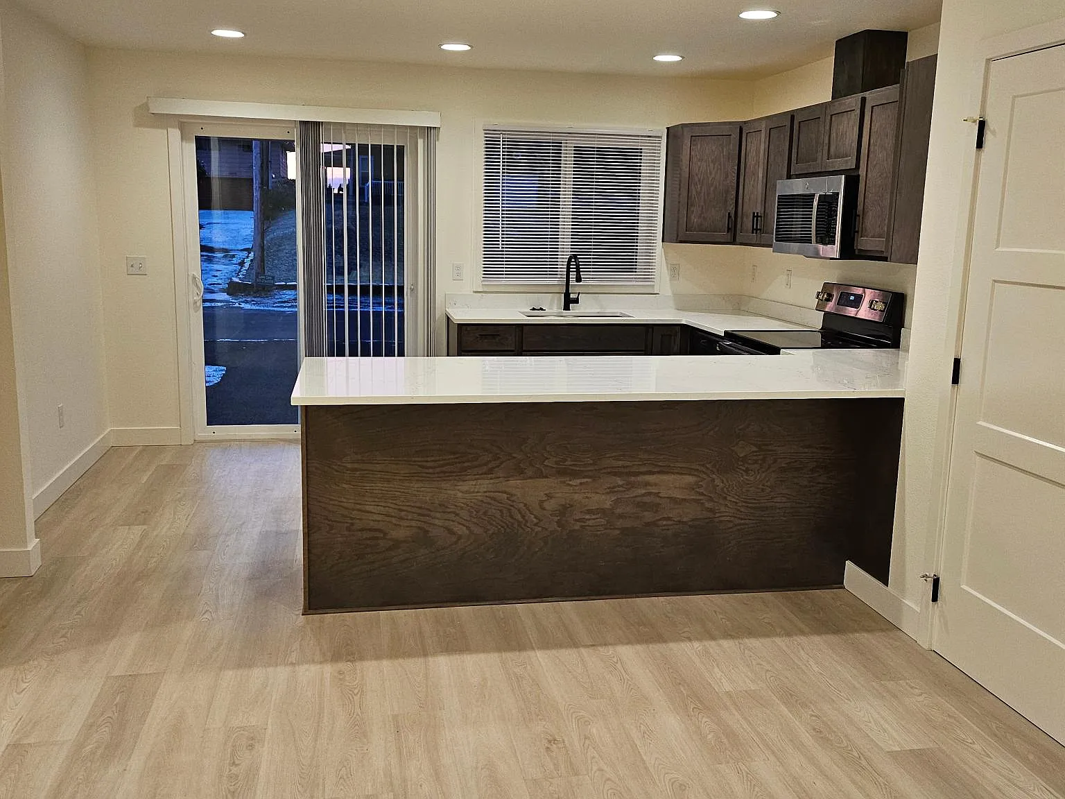 2 bed, 850 sqft, $1,600 — Photo 2