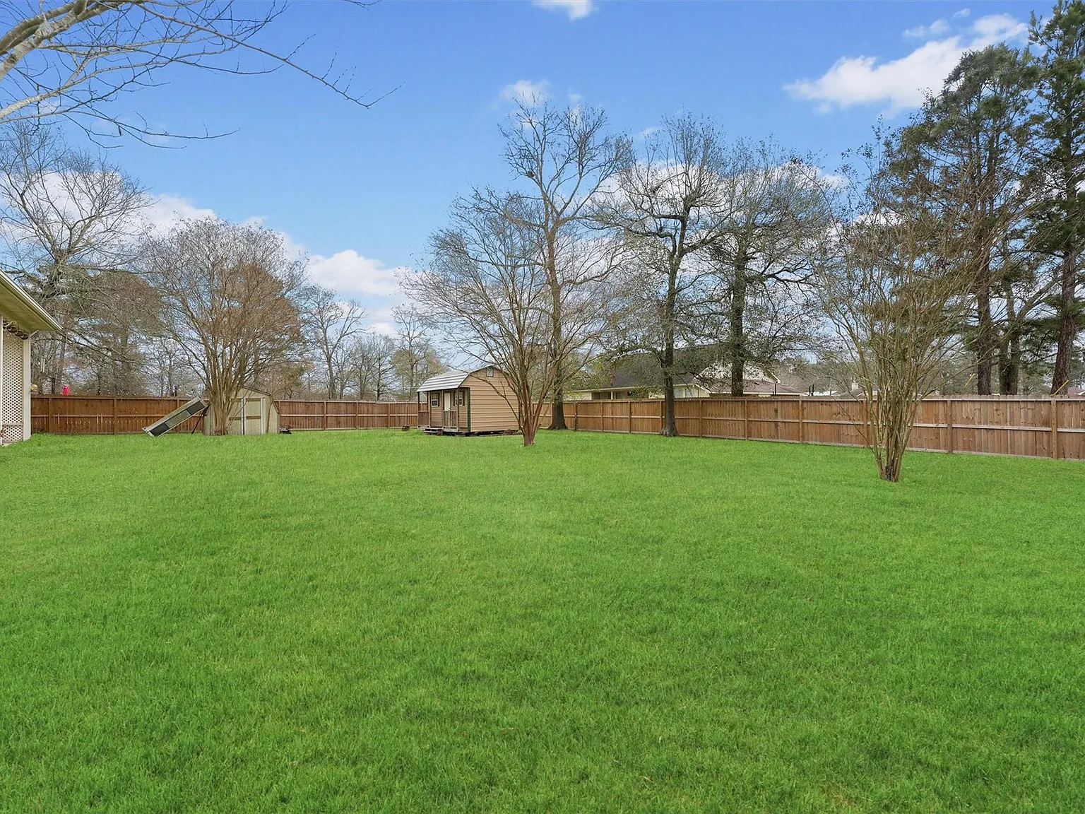3 bed, 2.0 bath, 1755 sqft, $2,100 — Photo 2