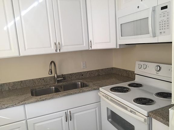2nd image of 156 Windsor Dr #G