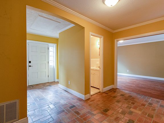 4th image of 509 Mandalay Dr