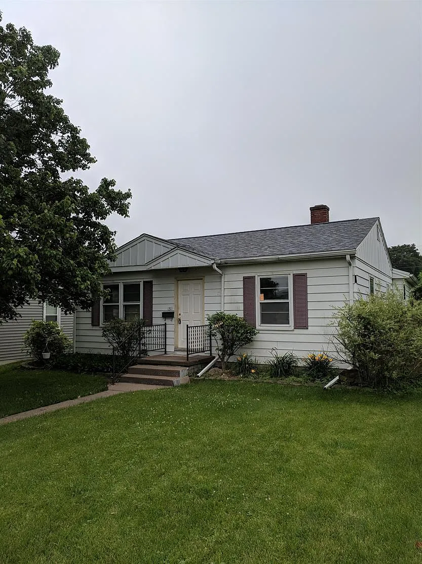 1311 W 37th St photo 1