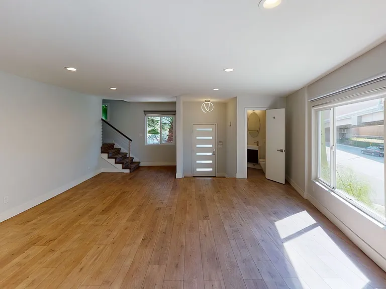 Gorgeous 2 Story Townhome...Great Location! CALL NOW! — Photo 8