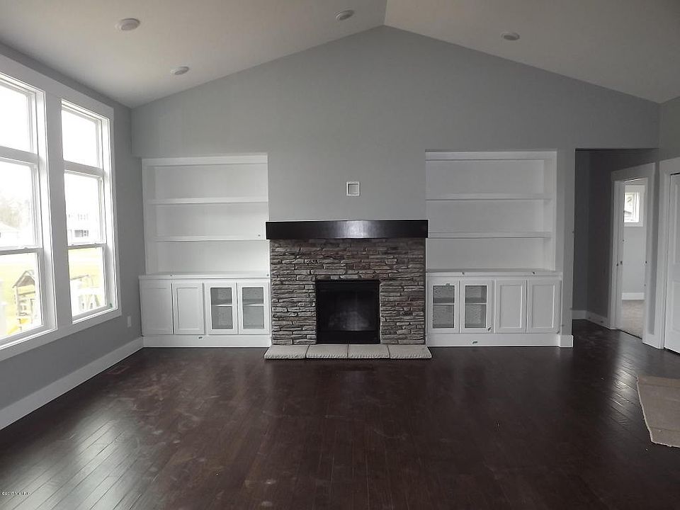 2nd image of 4061 Boulder View Dr NE