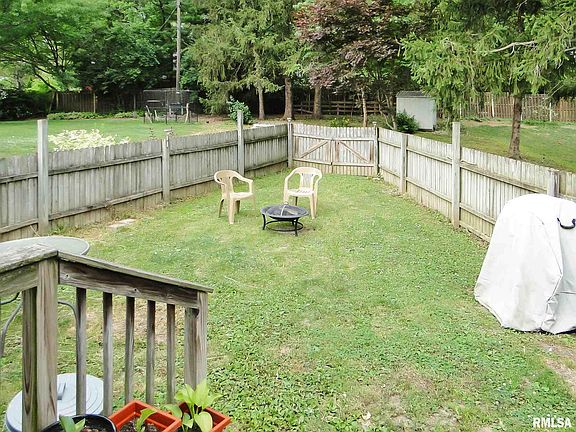 3rd image of 1350 Parkview Dr