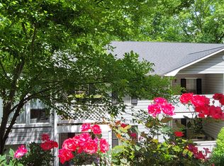 805 Vicksburg Pl, Sandy Springs, GA 30350