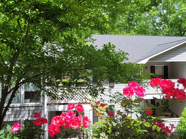 805 Vicksburg Pl, Sandy Springs, GA 30350