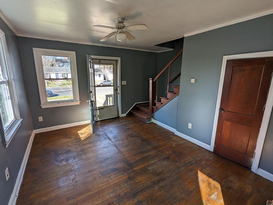 1st image of 3208 Marshall Ave APT 1