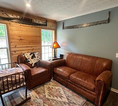 4th image of 145 Hidden Oaks Dr