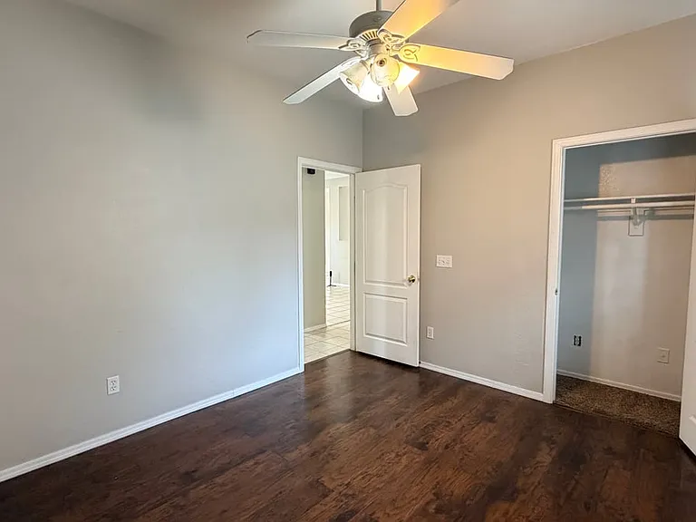 689 E Springfield Pl — Photo 12