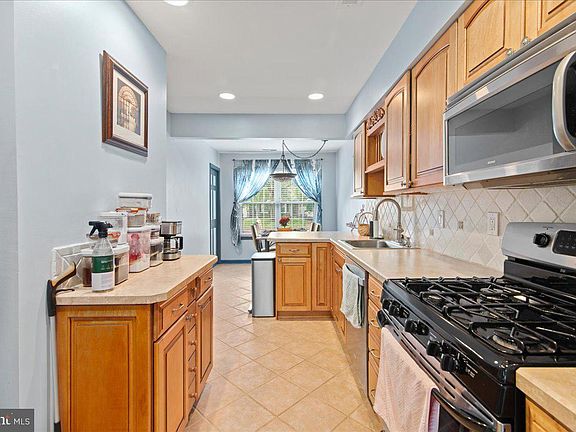 4th image of 35 Parkview Way