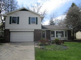 1015 Mayfair Dr, Libertyville, IL