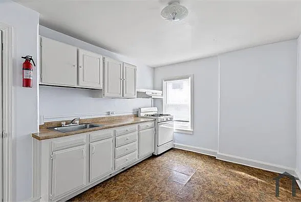 3 bed, $1,780 — Photo 2