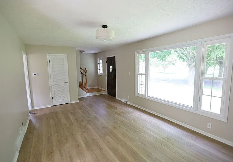 1010 N Hampton Dr NE — Photo 5
