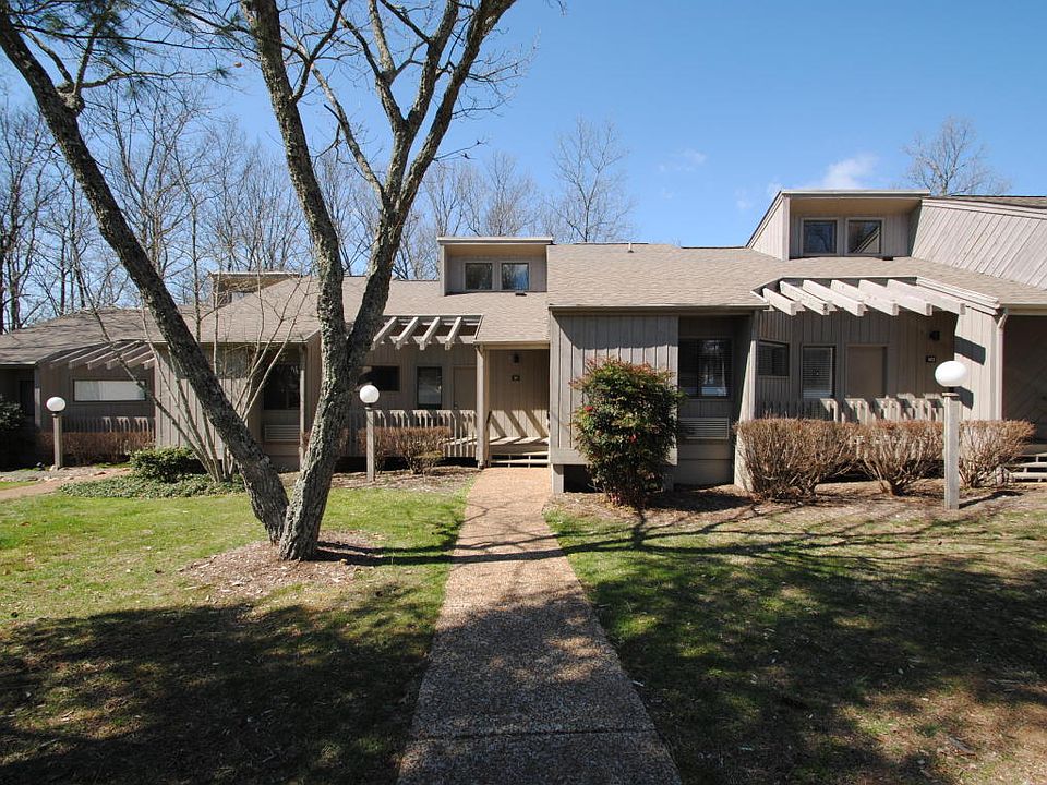 1st image of 121 Eagle Ct #121
