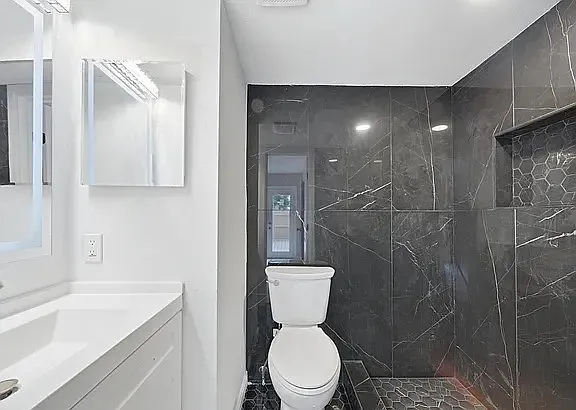 2805 E 90th St — Photo 2