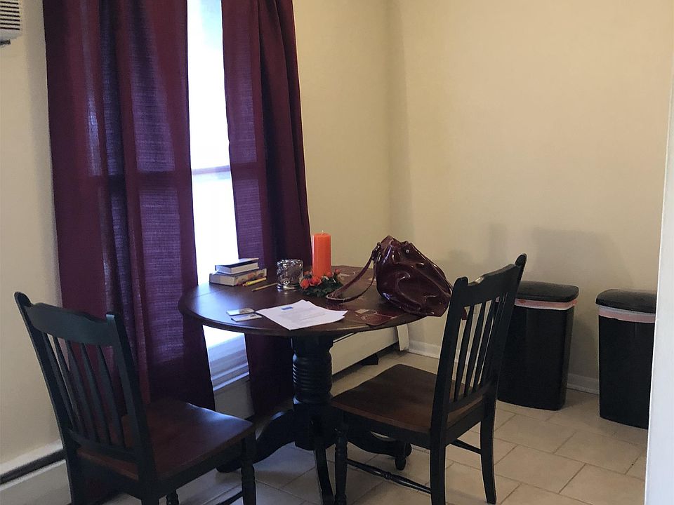 1st image of 921 11th Ave S APT 1