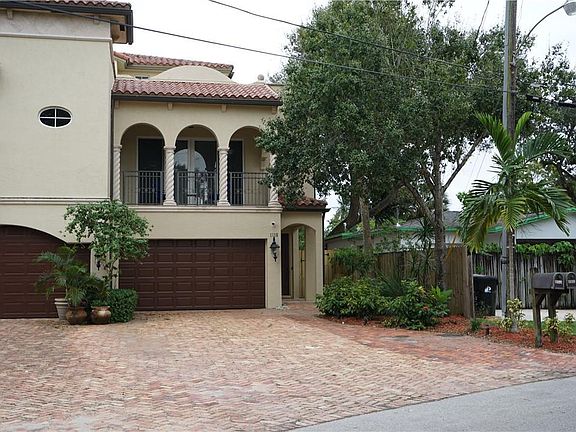 2nd image of 1118 SW 8th Terrace #B