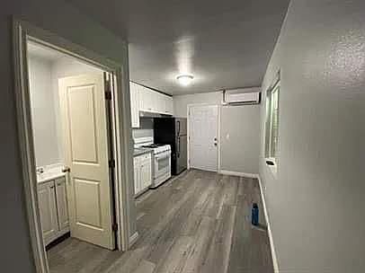 4th image of 2532 N Arrowhead Ave #1