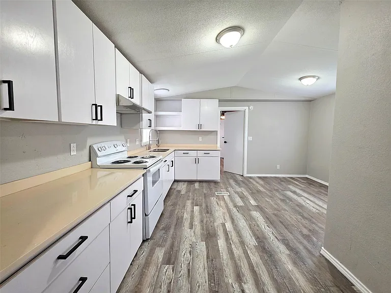 310 Paddock St #6 — Photo 5