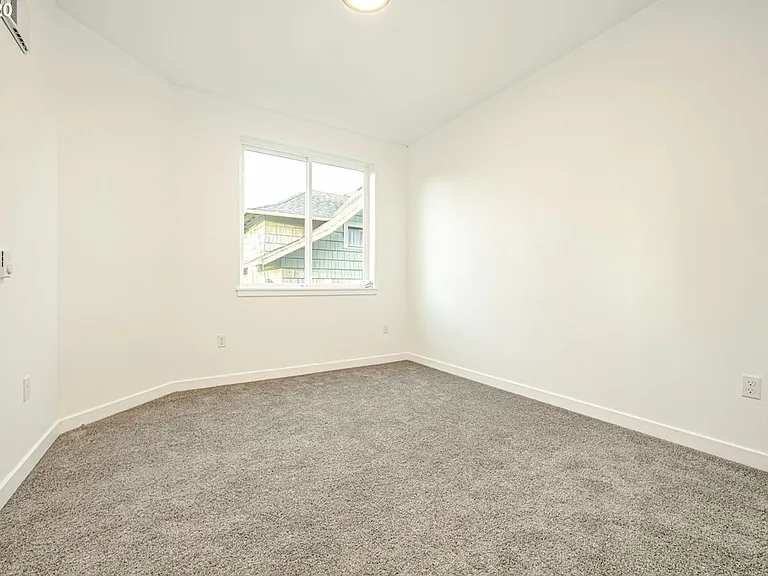 MF 14 - N Humboldt — Photo 8