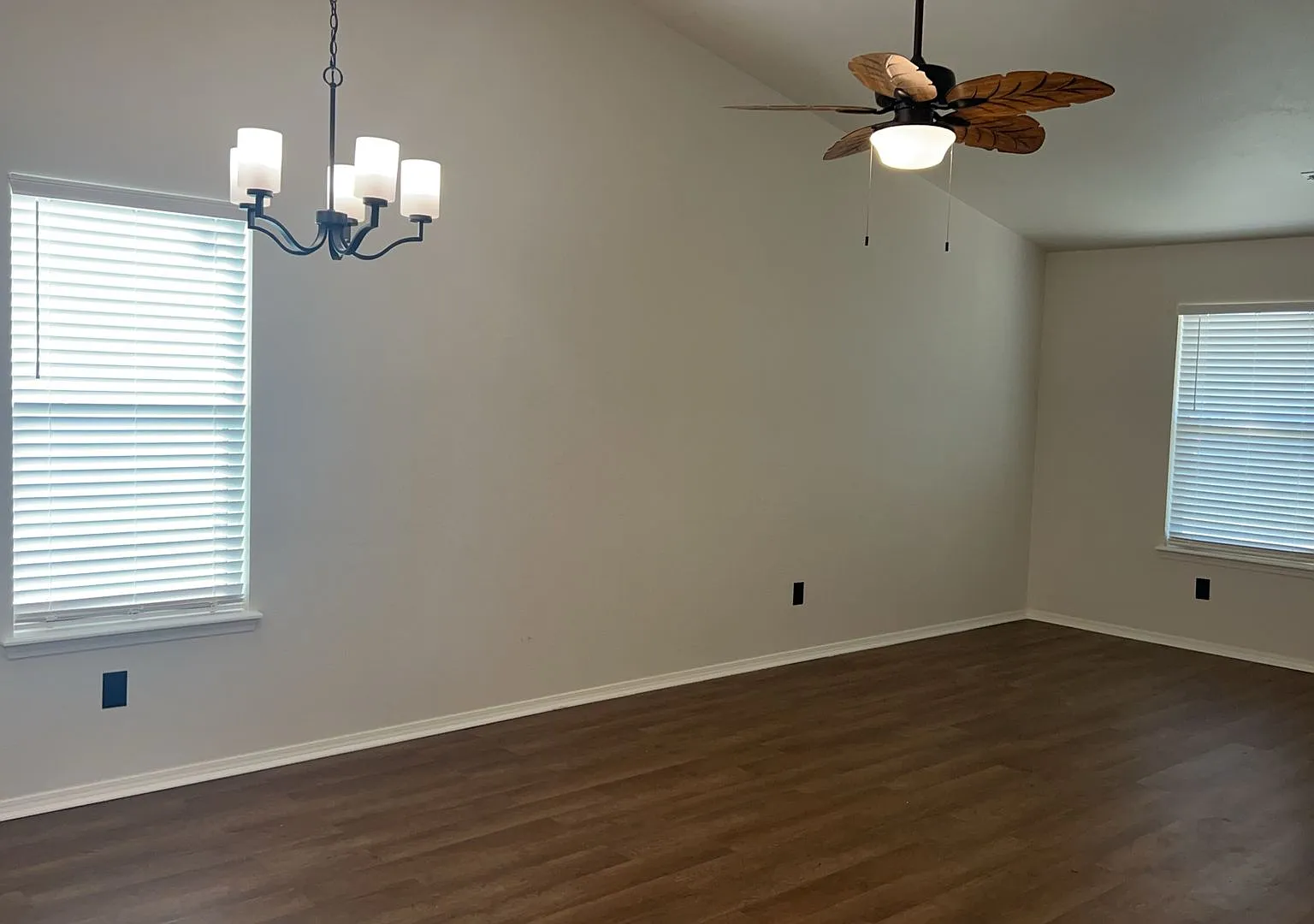 Three bedroom in Rogers, available NOW. — Photo 4