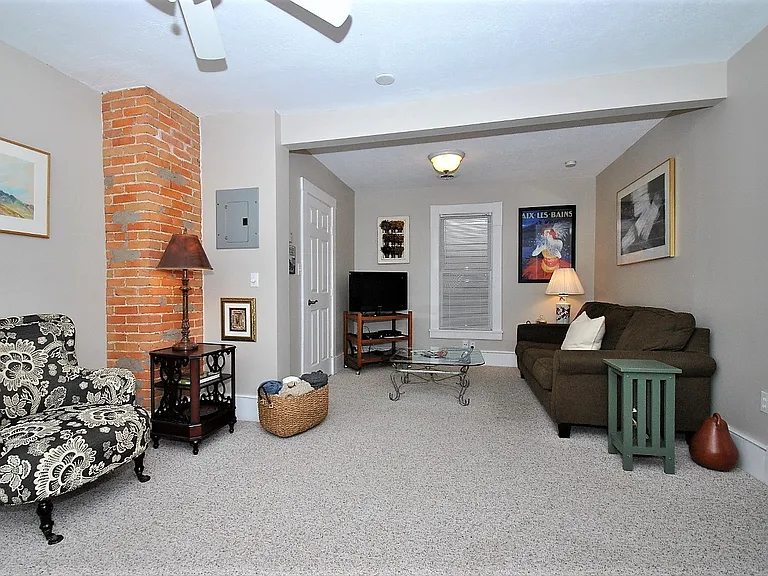 2543 W 10th St — Photo 4