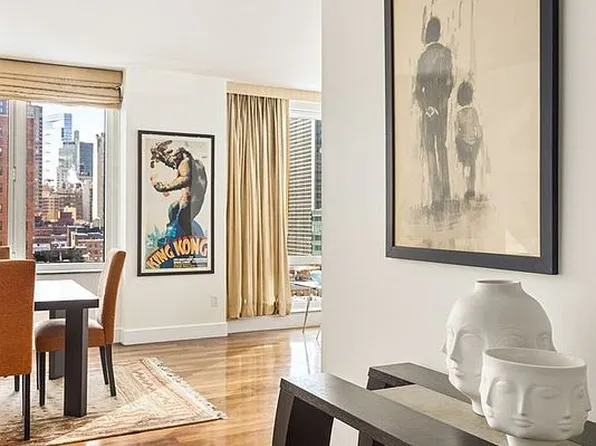 250 E 53rd St APT 1601, New York, NY 10022