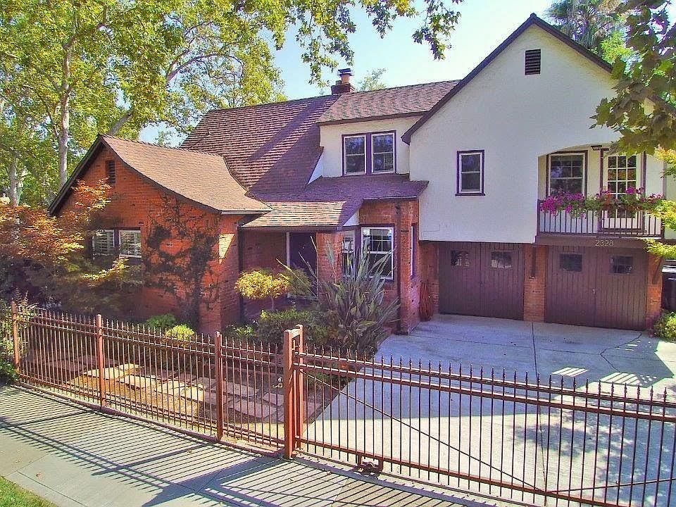 Gated property