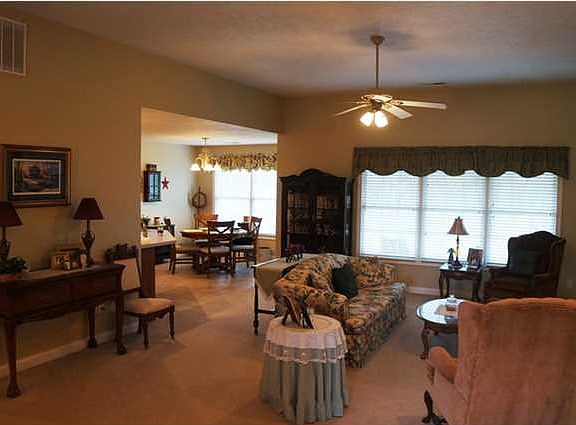 4th image of 2555 Meadowcrest Dr