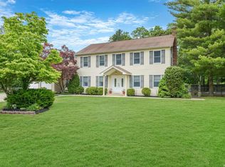 33 Detmer Rd, East Setauket, NY 11733