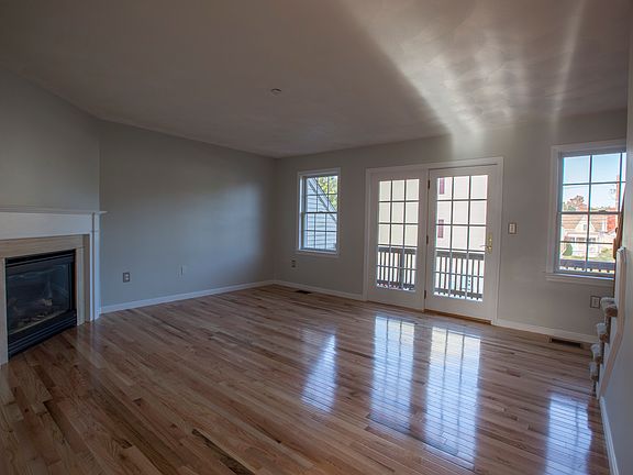 3rd image of 30 Hobart St Unit 11