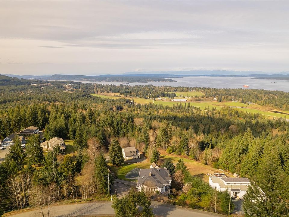 1st image of 3758 Panorama Cres