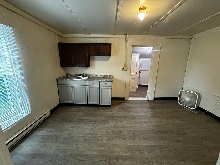 305 Lineberger St — Photo 15