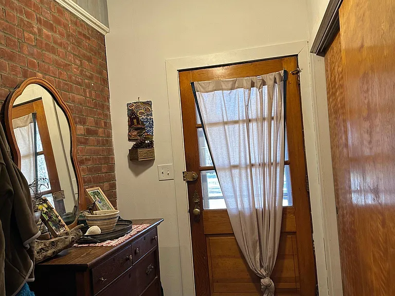 Huntington Rd — Photo 11