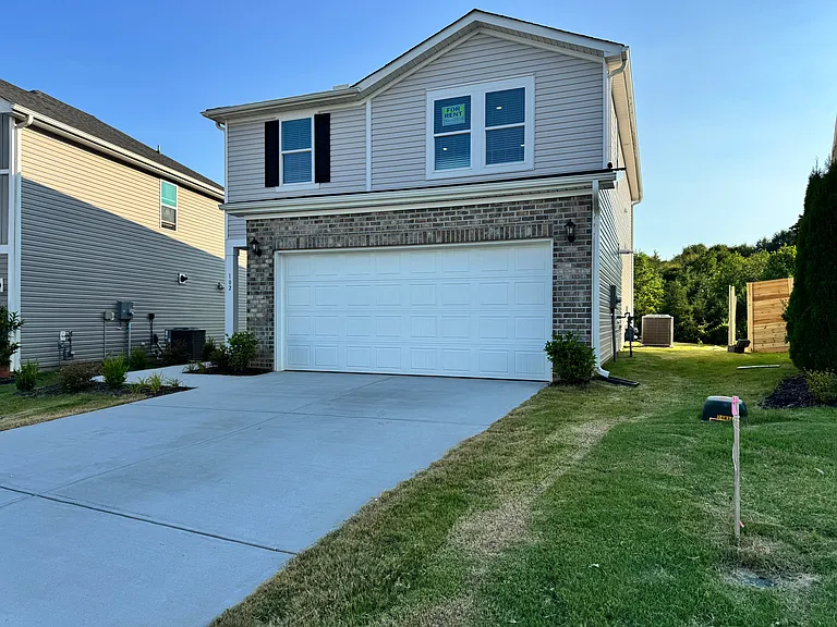102 Longleaf Ln — Photo 2