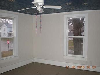 4th image of 221 W D St